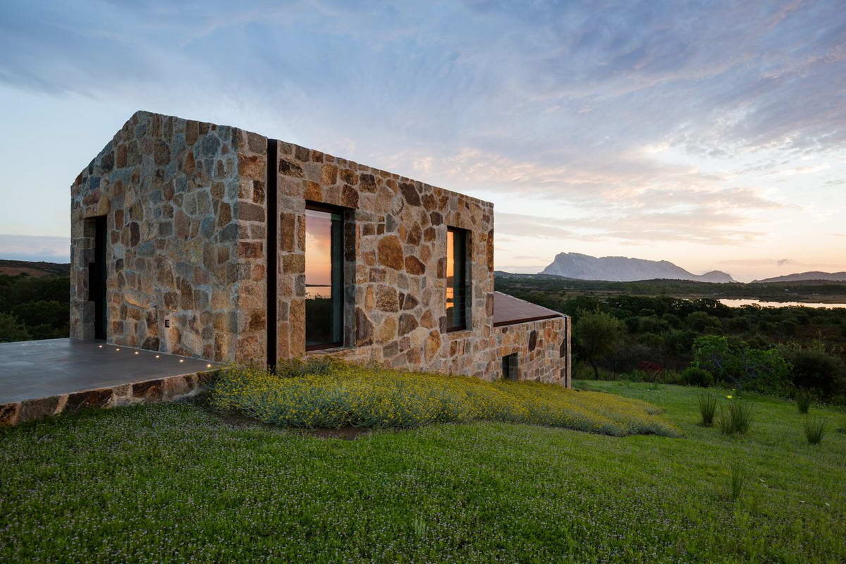 Каменный дом (Stone House / casa do Penedo; Гимараеш, Португалия)