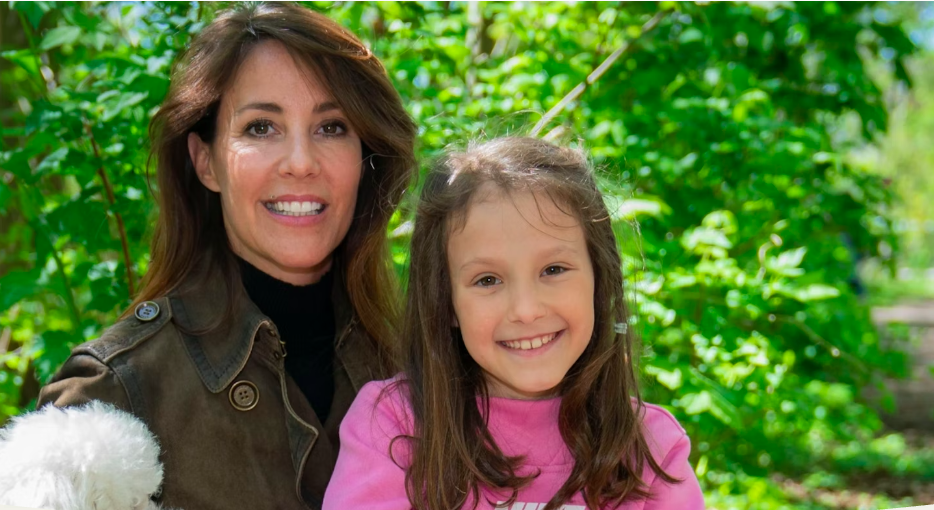 Принцессе Афина с мамой, принцессой Марией. Фото: Hanne Juul https://www.billedbladet.dk/kongelige/danmark/se-prinsesse-maries-pletskud-nye-fortryllende-billeder-af-prinsesse-athena