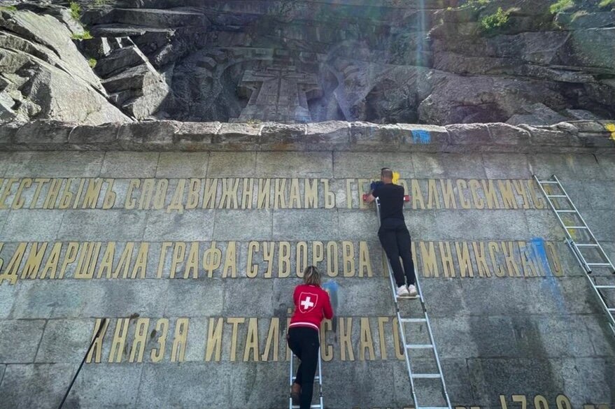 "Памятник принадлежит русским, вот пусть они сами его и отмывают"