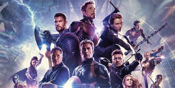 «Мстители. Финал» является заключительным фильмом в тетралогии о супергеройской команде «Мстители», который стал 22 лентой киновселенной «Marvel». В нем герои, пережившие Войну бесконечности, пытаются прийти в себя после того, как потерпели поражение от Таноса. Не всем это дается легко, однако Капитан Америка не теряет надежду на то, что все можно исправить. Для этого он вновь собирает павших духом членов команды, однако в этот раз у них нет права на ошибку.