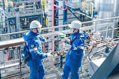    Работники «Газпром нефти» ©Стоян Васев