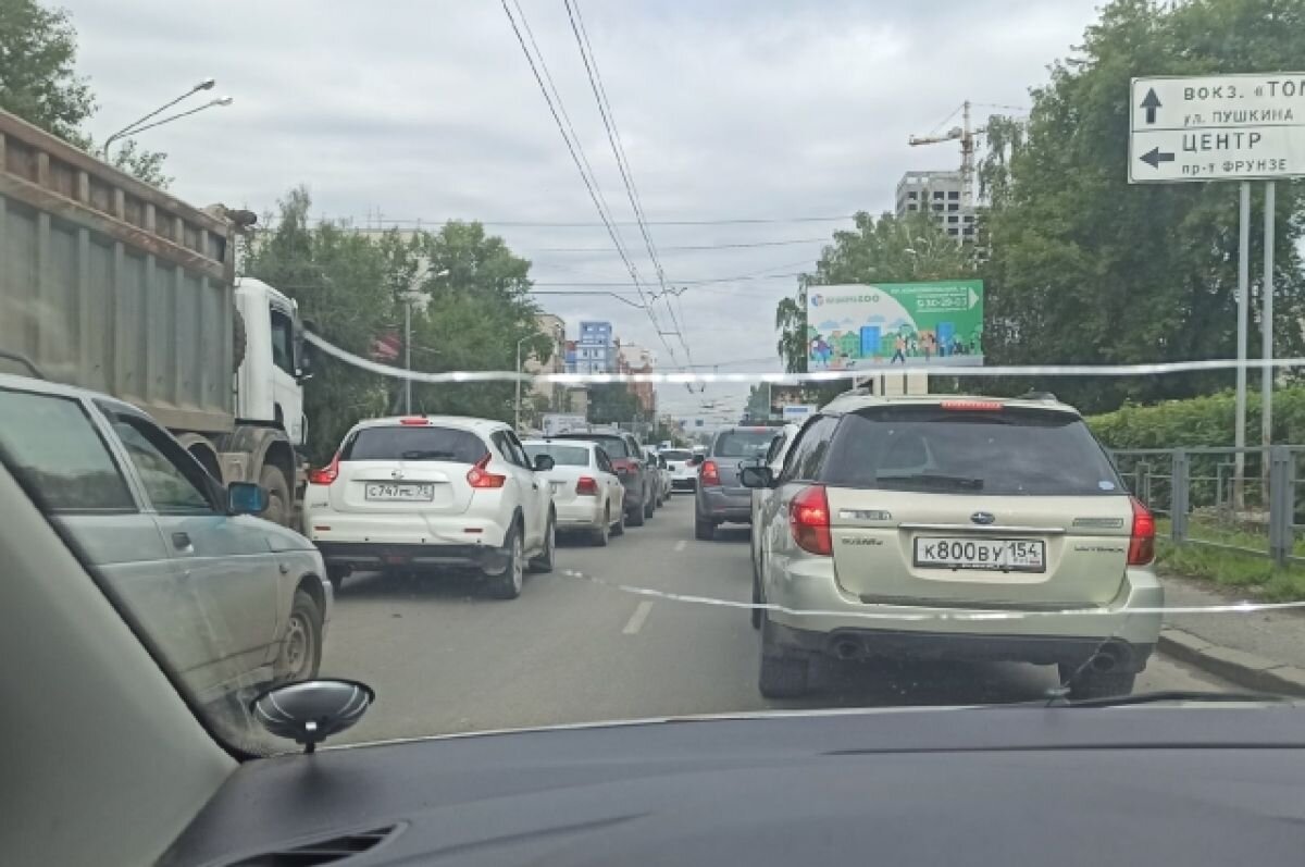    В Новосибирске образовалась пробка в 6 баллов на улице Большевистской