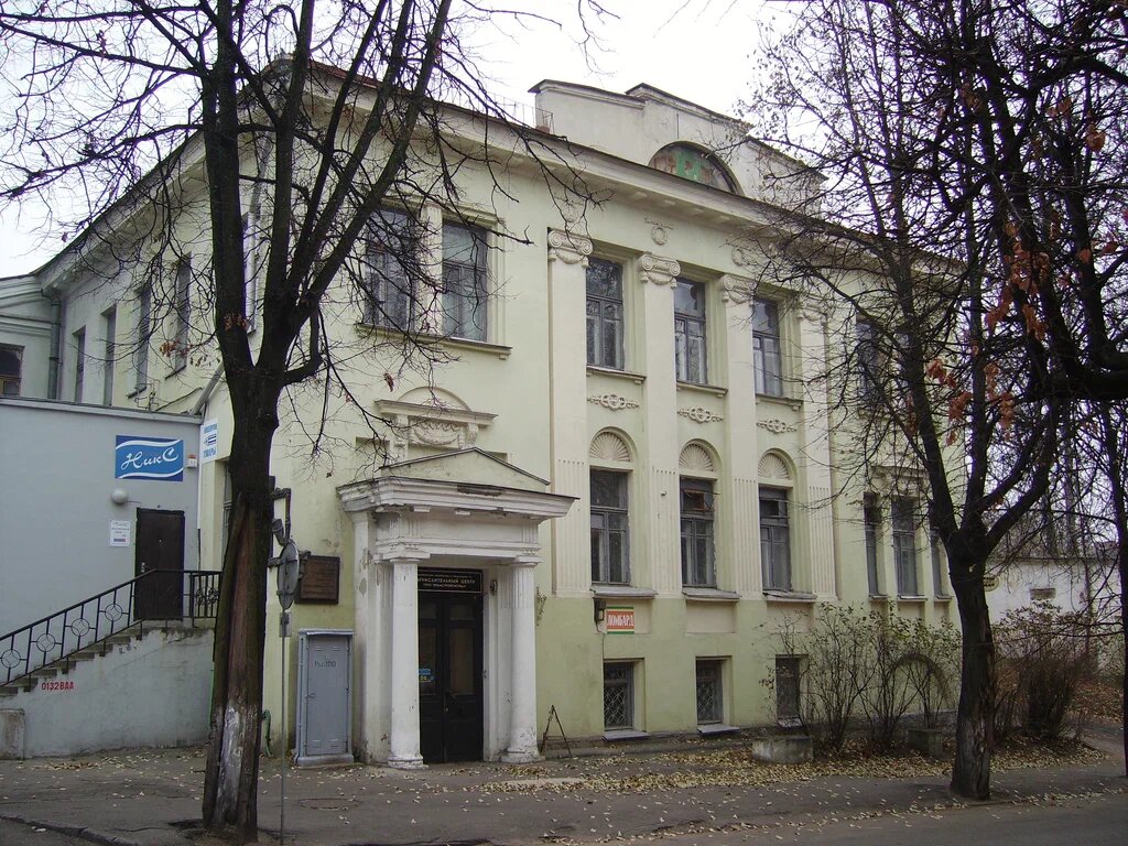 тот самый особняк о котором дальше