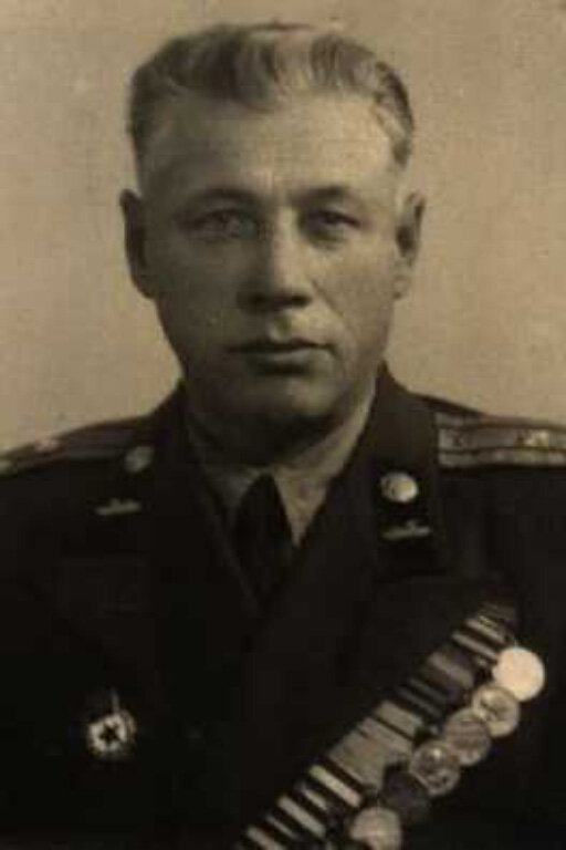Командир с 22 февраля. Старшего лейтенанта а. Умникова из 50-й Гвардейской танковой.