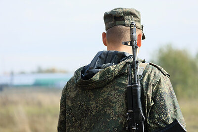    Военный с автоматом ©Константин Семенец Пресс-служба Губернатора и Правительства Московской области