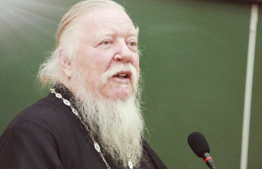 Димитрий Смирнов (07.03.1951 — 21.10.2020) — протоиерей, церковный и общественный деятель, проповедник, миссионер.