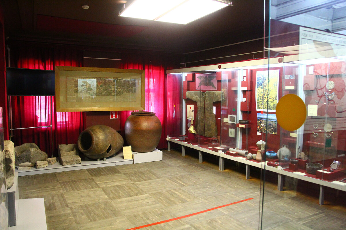 Статуэтки, миниатюры, предметы быта.....