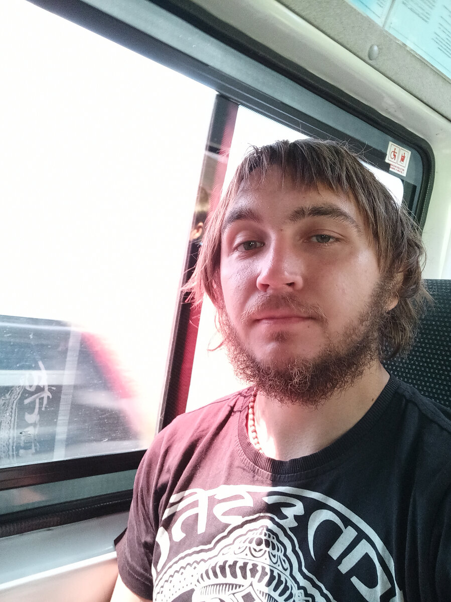 Бесплатно в платном автобусе. Было чуточку не ловко. Самую малость. 