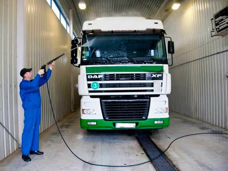 Финальная мойка грузовой машины DAF