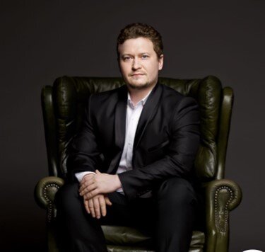 Тумаков Глеб Игоревич, ведущий пластический хирург Frau Klinik, преподаватель учебного центра профессора Блохина и доктора Вульфа, стаж работы более 15 лет.