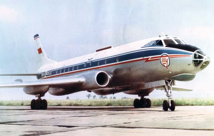Самолет Ту-124.