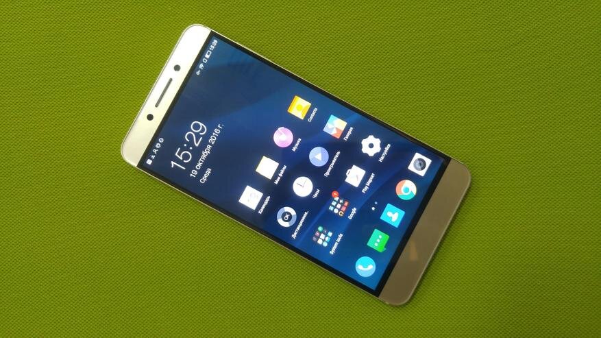 Рамки у всех LeEco были большие