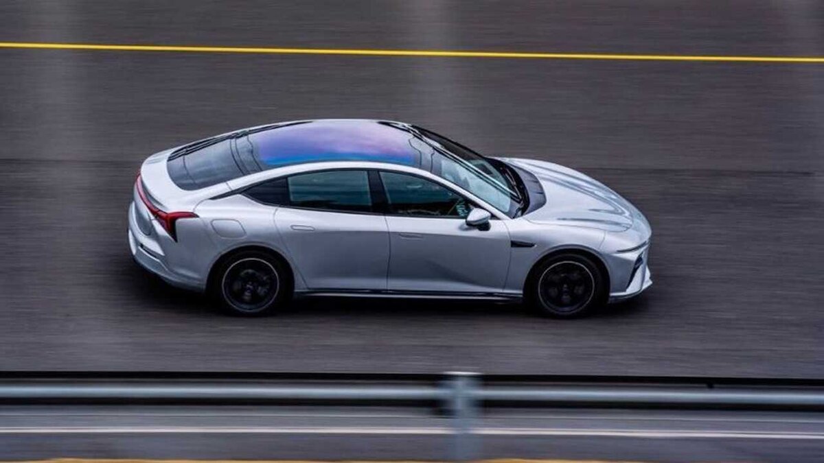 Hozon auto. Nezha s машина. Hozon. Nezha s машина. Тесла модель s 2022.