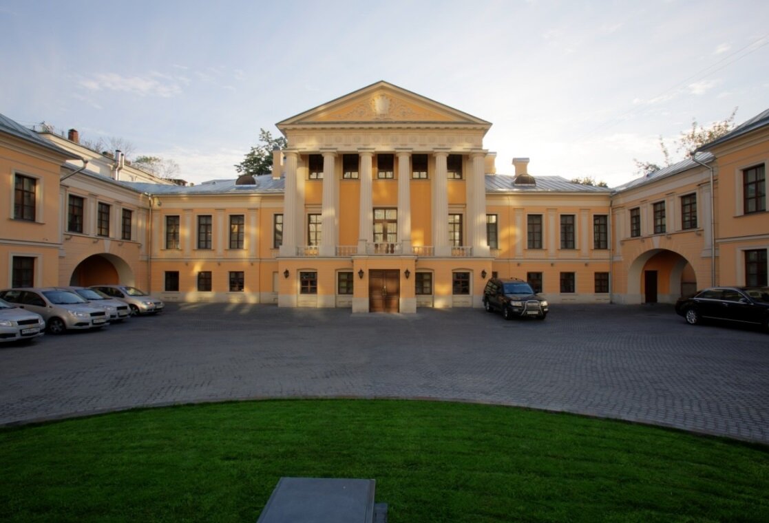 Внутренний двор с главным домом усадьбы (Яндекс картинки)