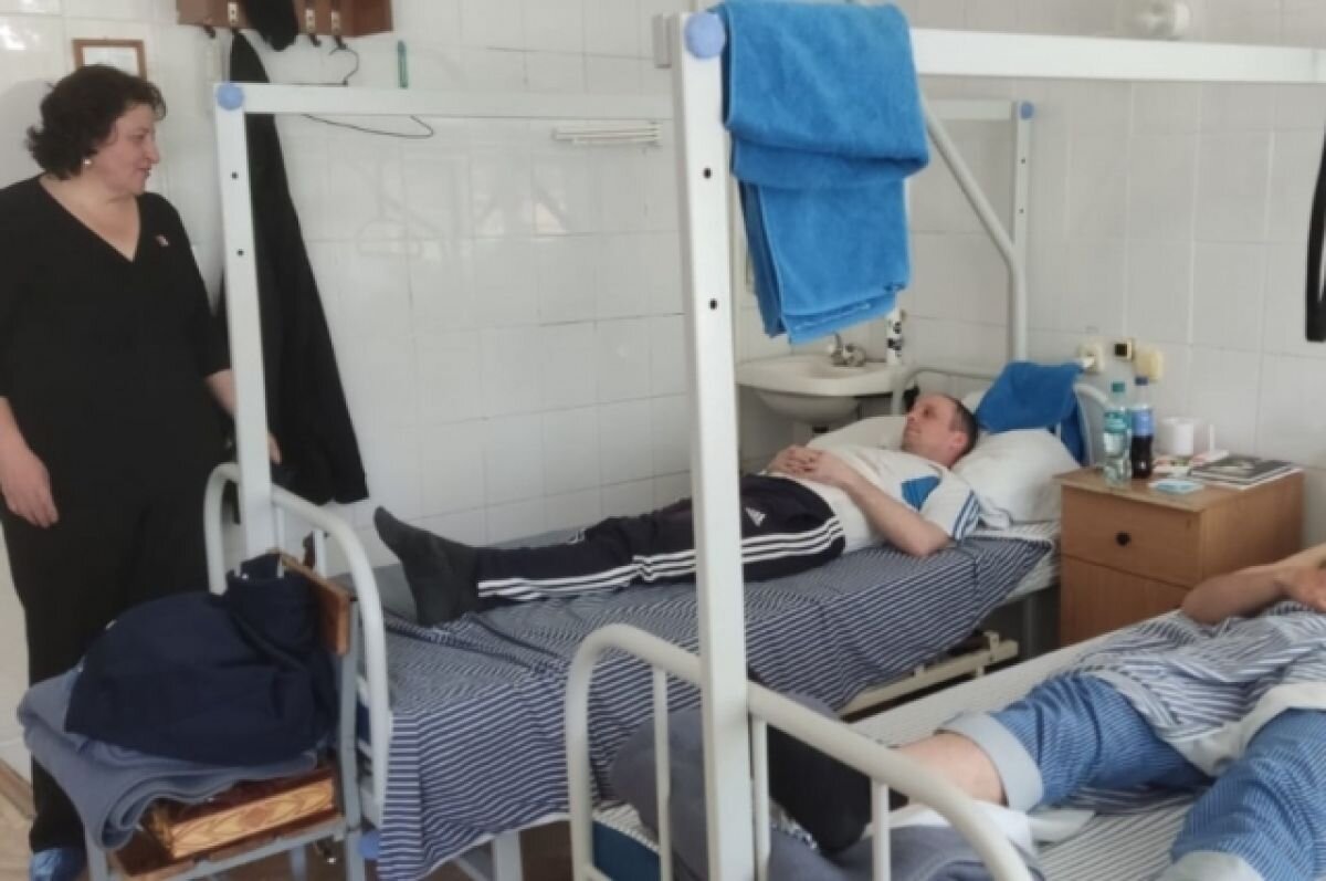    Раненых в ходе спецоперации бойцов навестили ветераны свердловского МВД