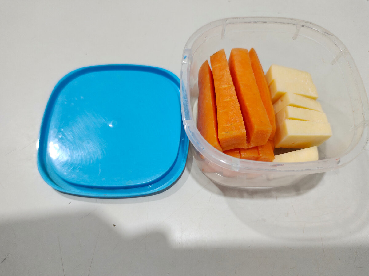 Ещё были хлебцы с паштетом, который оставался на работе