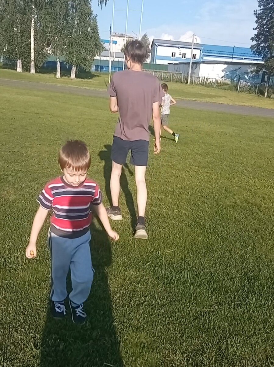 Фотографироваться Стас, в отличие от Вадима, не любит