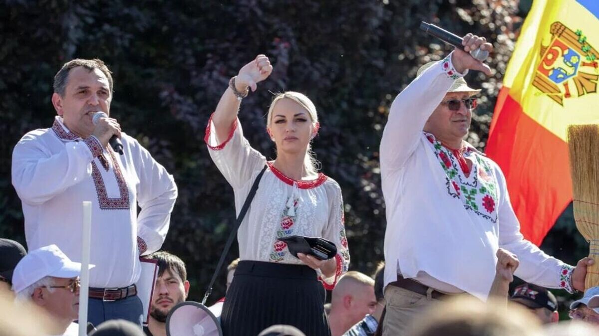   Марина Таубер во время митинга протеста© Sputnik / Rodion Proca
