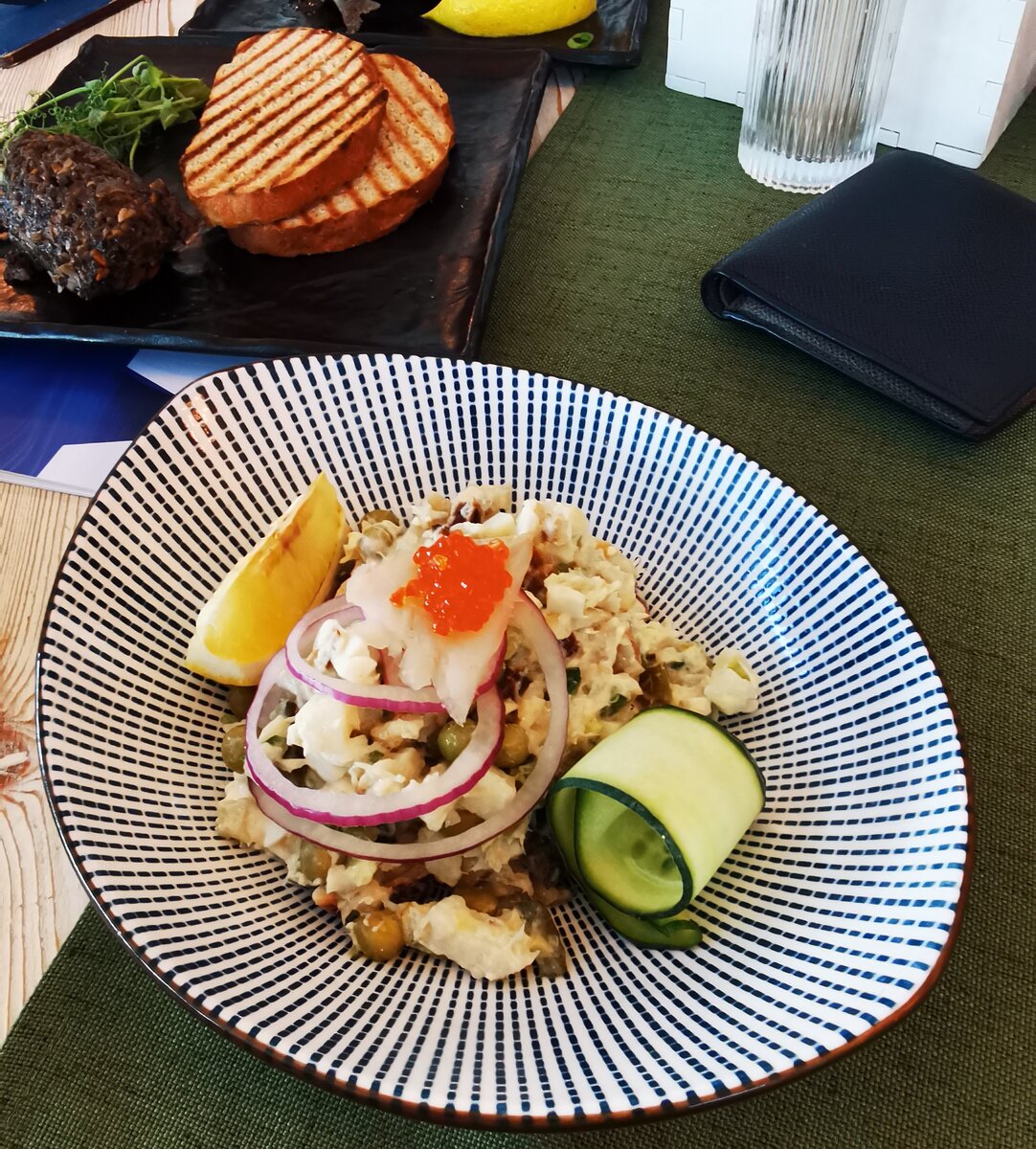 Оливье с североморской копчёной треской 440р.