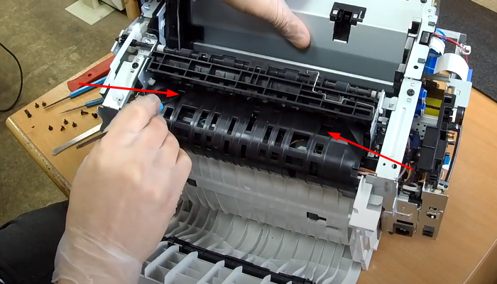 Фото 65. Освобождаем два желтых шлейфа