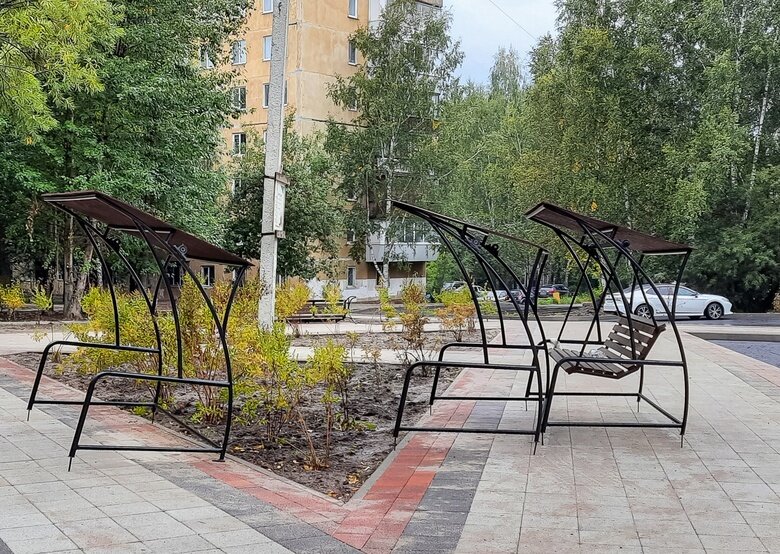    Сквер у гимназии № 55 (улица Мюнниха, 12/1)