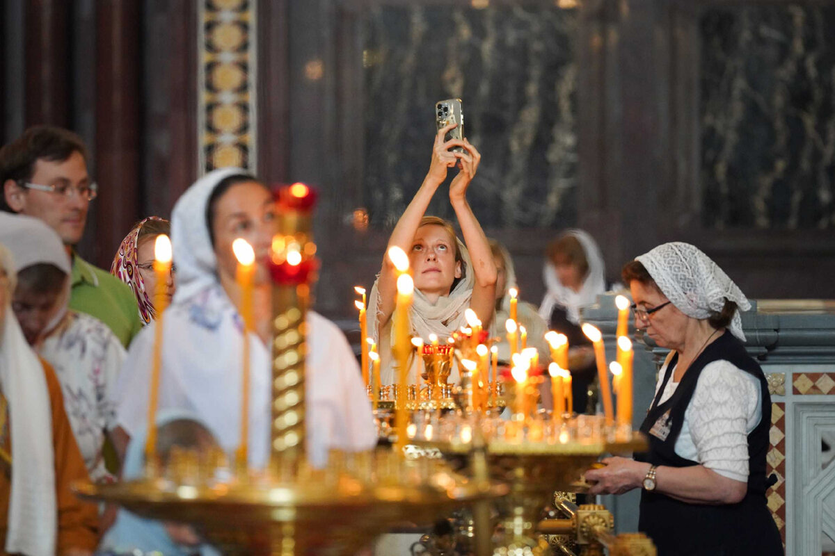 «Господи! Во всех моих словах и делах руководи моими мыслями и чувствами». Фото Сергея Власова. Источник: https://foto.patriarchia.ru/news/patriarshee-sluzhenie-v-nedelyu-12-yu-po-pyatidesyatnitse-v-khrame-khrista-spasitelya-v-moskve-2022-09-04/