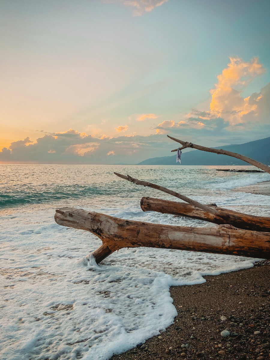 Пляж в Новой Гагре.