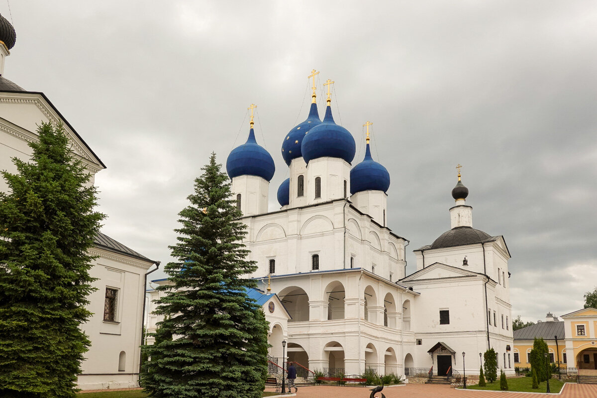 Красивые монастыри Подмосковья. Монастыри Московской области. Самые красивые монастыри Московской области.