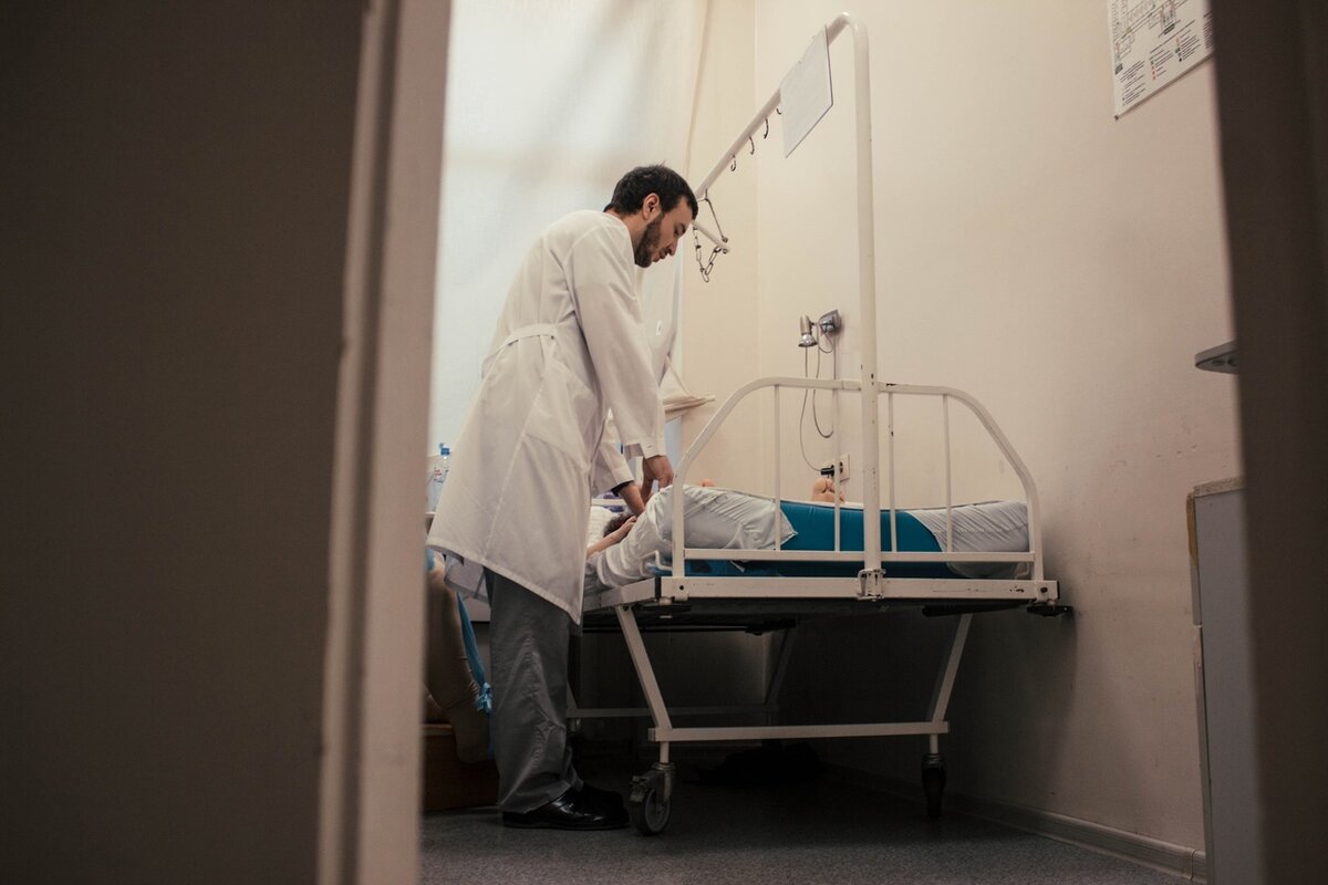 Перелом шейки бедра: что делать? | Новосибирский НИИТО | Дзен