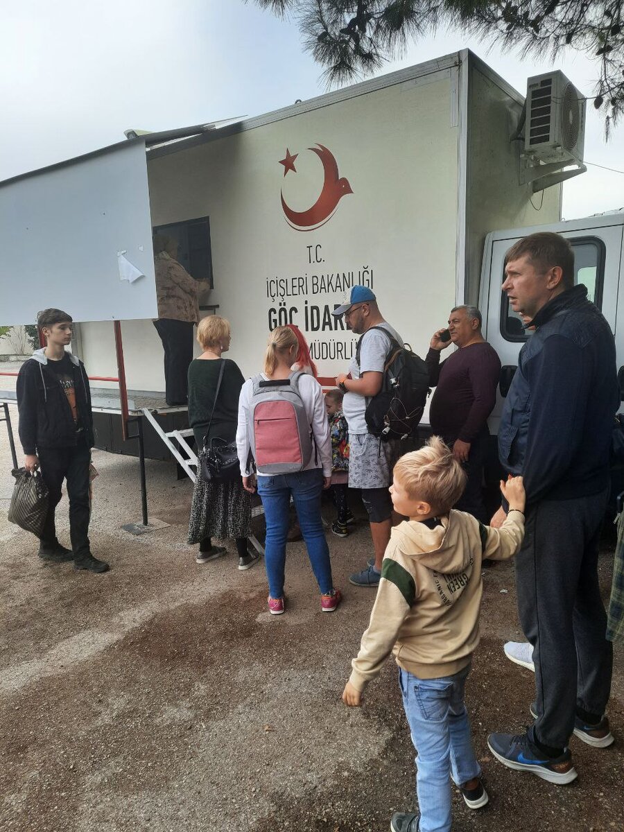 Сдача отпечатков пальцев - обязательная процедура для всех иностранцев.