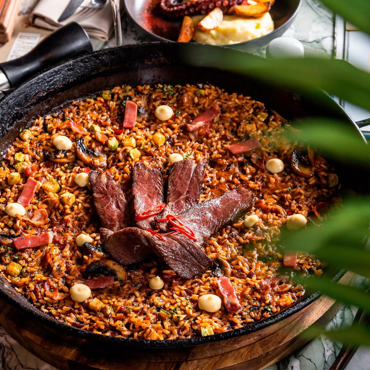    Паэлья с говядиной и беконом