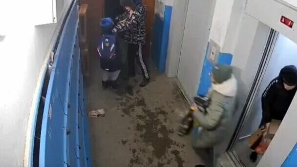     В подъезде одного из уфимских домов в Сипайлово неизвестный мужчина напал на 10-летнюю девочку.