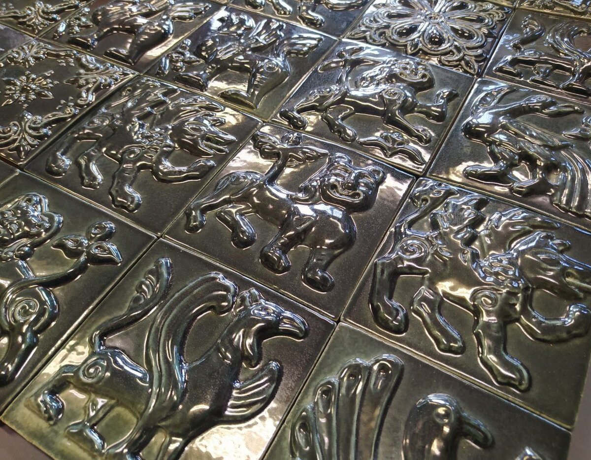 Фрагмент "Суздальской" коллекции мастерской "Веста-керамика"