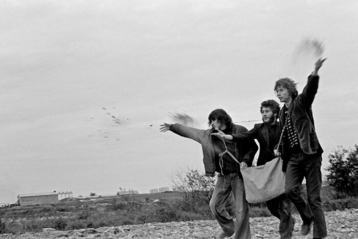 Группа «Гнездо», «Помощь советской власти в битве за урожай», 1976. Фото: Игорь Пальмин