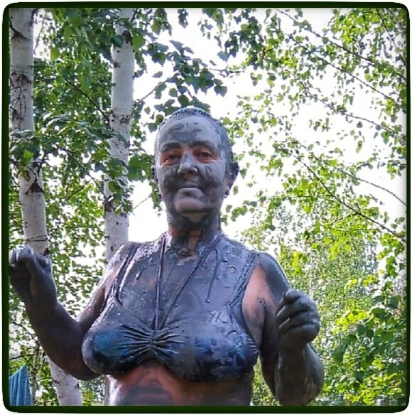 На фото запечатлено то, что я сотворила с собой добровольно и самостоятельно. Примерно так выглядело моё вчерашнее состояние, которое просто накрыло, без видимых на то причин.