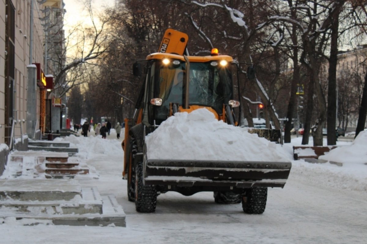    Более 10 тысяч тонн снега вывезли из Екатеринбурга за сутки