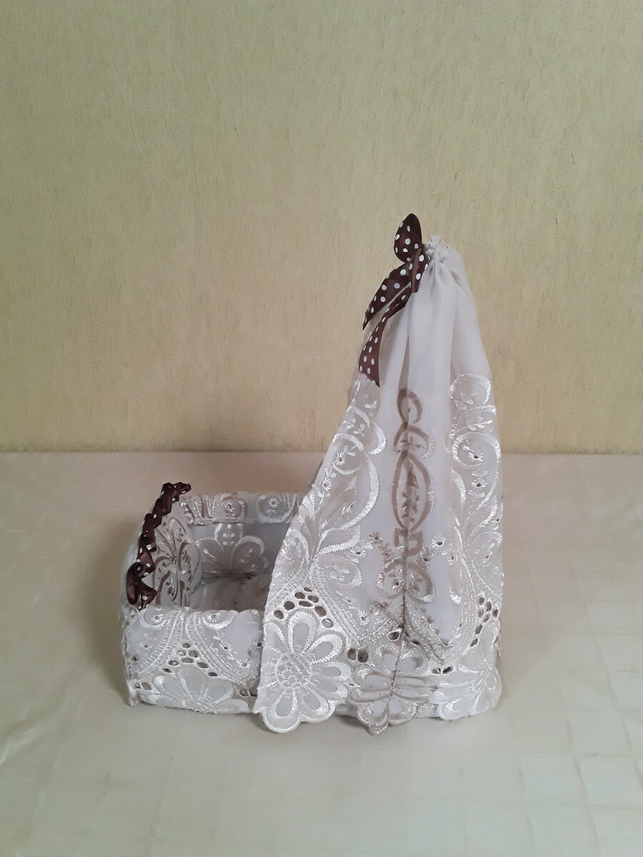 Размеры кроватки: Длина 25 см Подходи пупсикам и куклам от 26 - 20 см.