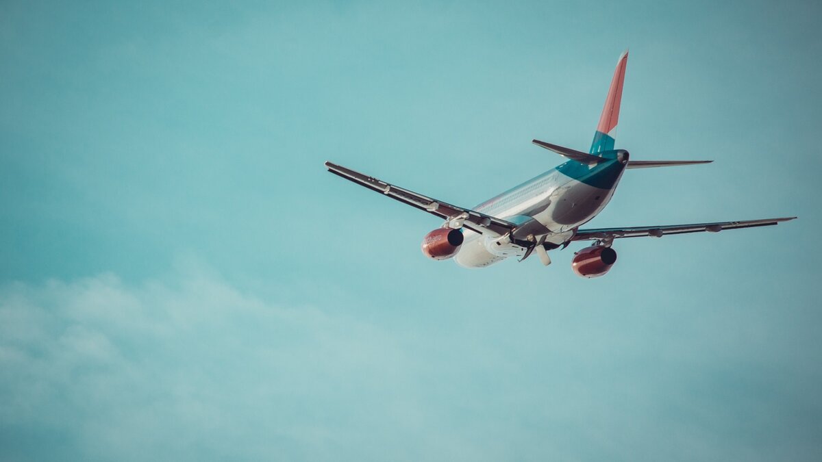     Уфимский аэропорт не смог обжаловать в кассации взыскание 4,97 млн рублей в пользу компании «АльфаСтрахование» за столкновение самолета с птицей. Арбитражный суд Уральского округа в Екатеринбурге оставил в силе решение Арбитража Башкирии и определение апелляционной инстанции, сообщает РБК-Уфа