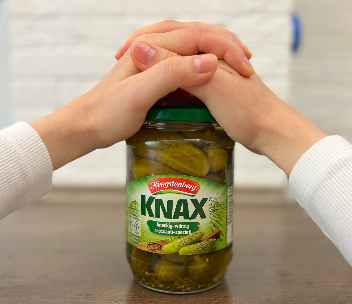 «Теперь не прошу мужа отвинтить тугие крышки и не поддеваю ножом ...