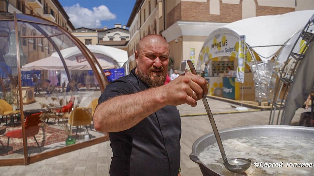 Вот он какой повар Артём