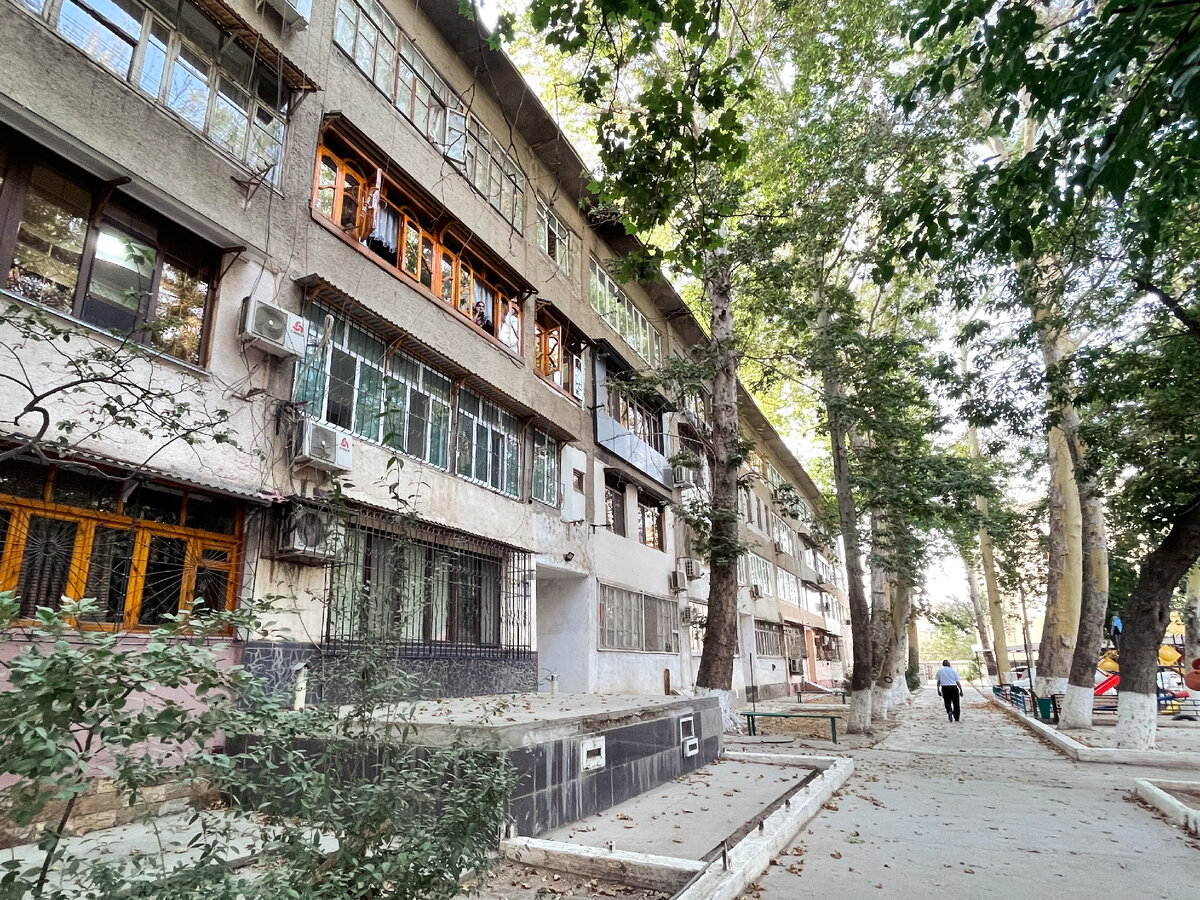 Советский уютный двор в Самарканде