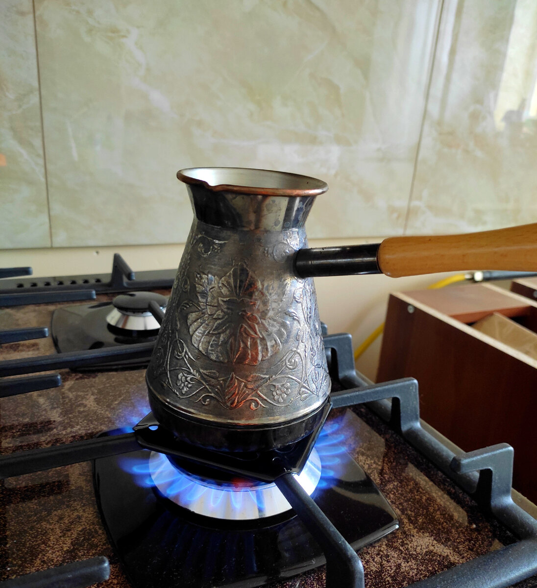 Обязательный ритуал по утрам. Кофе со специями в турке. 