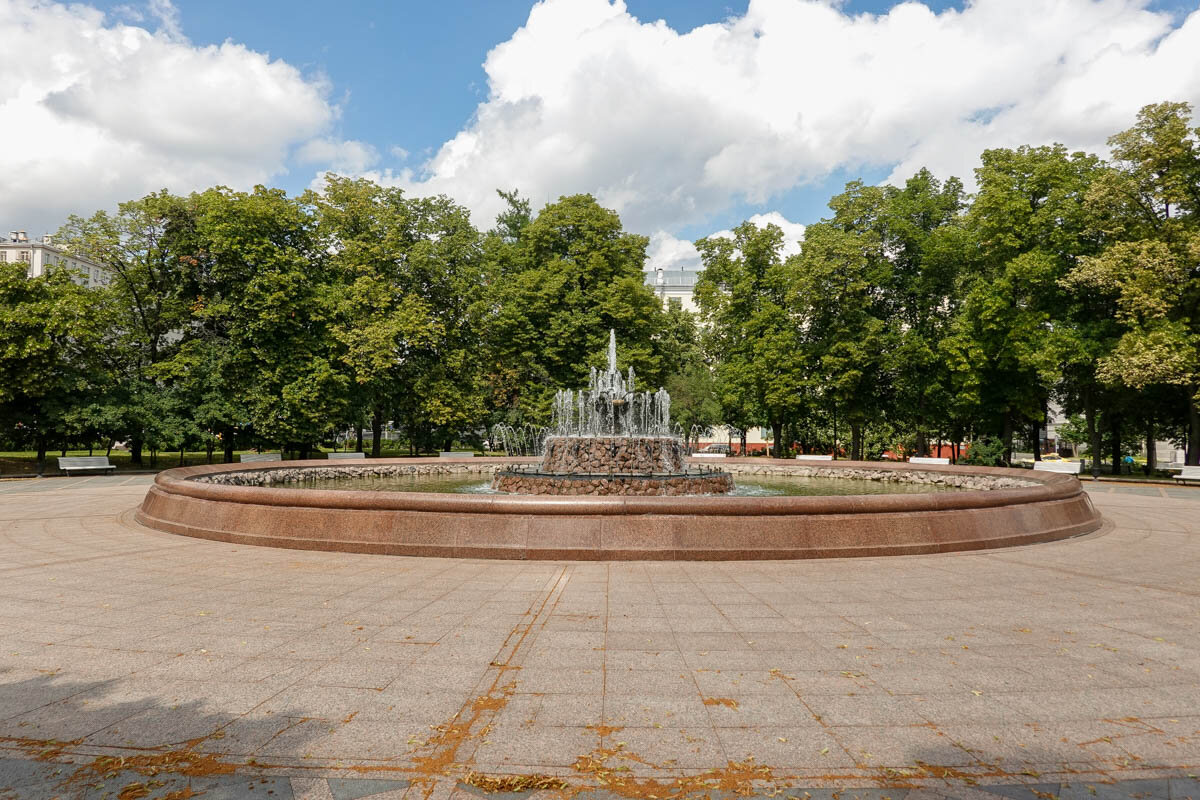 Фонтан открыт в 1948 году