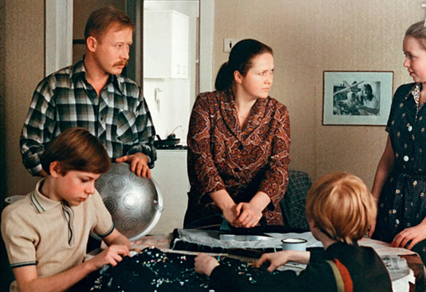 Многодетная мать Надя Круглова считает, что главное - семья, ей не нужна карьера и другие интересы