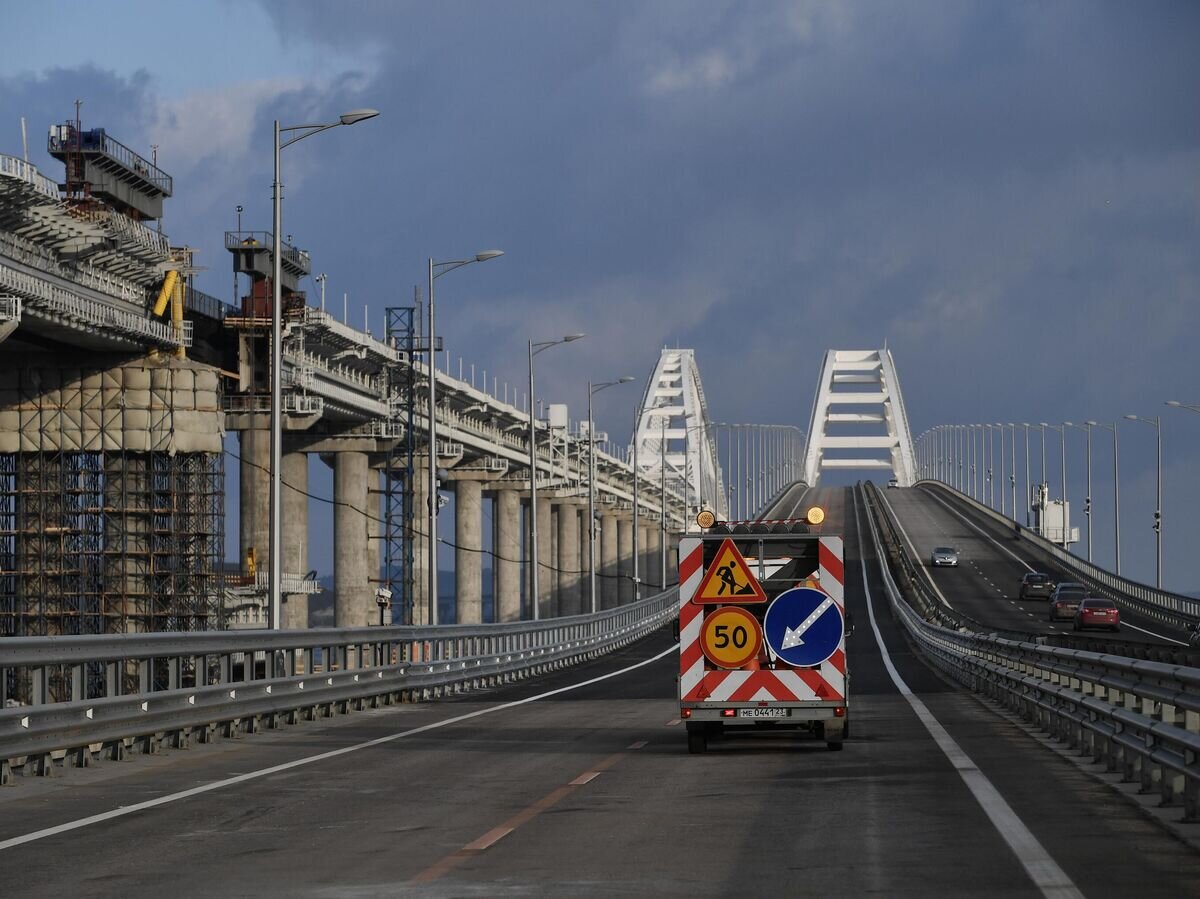    Автомобили на Крымском мосту© РИА Новости / Константин Михальчевский