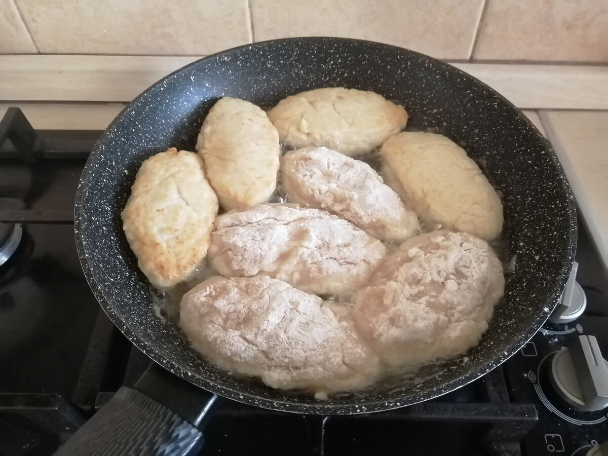 Жарим котлеты