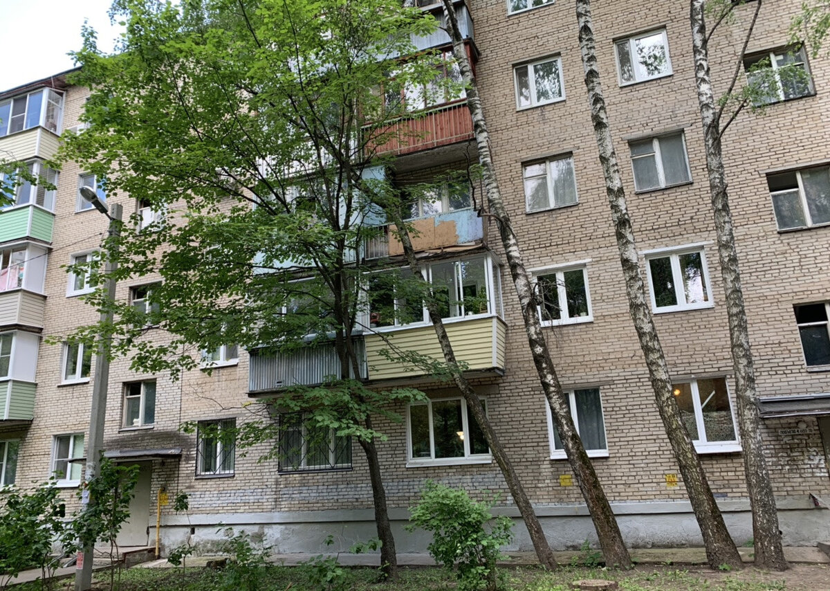 Мы получили двухкомнатную квартиру во 2 подъезде, на 2 этаже вот в таком доме. Источник фото: 5300.ru