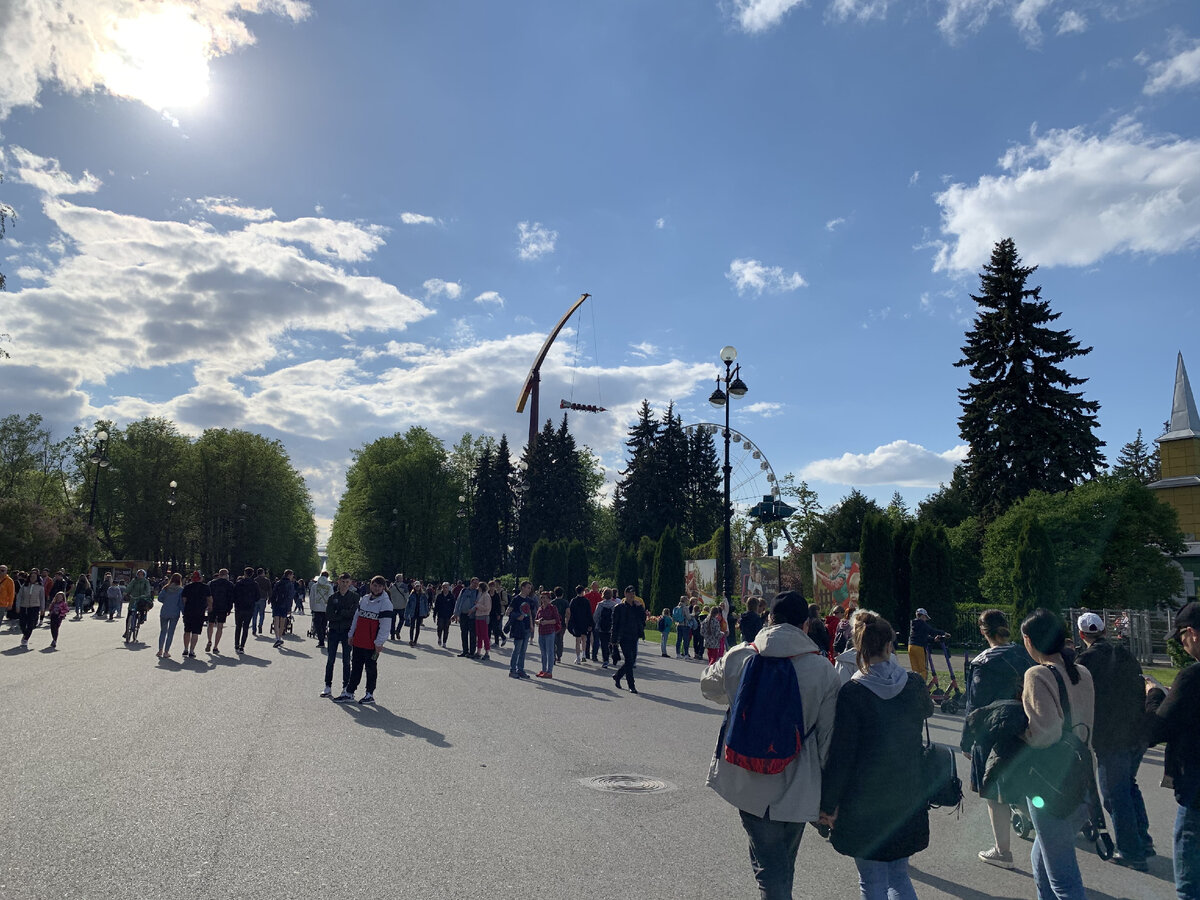 Аттракционы в Приморском парке Победы в Санкт-Петербурге