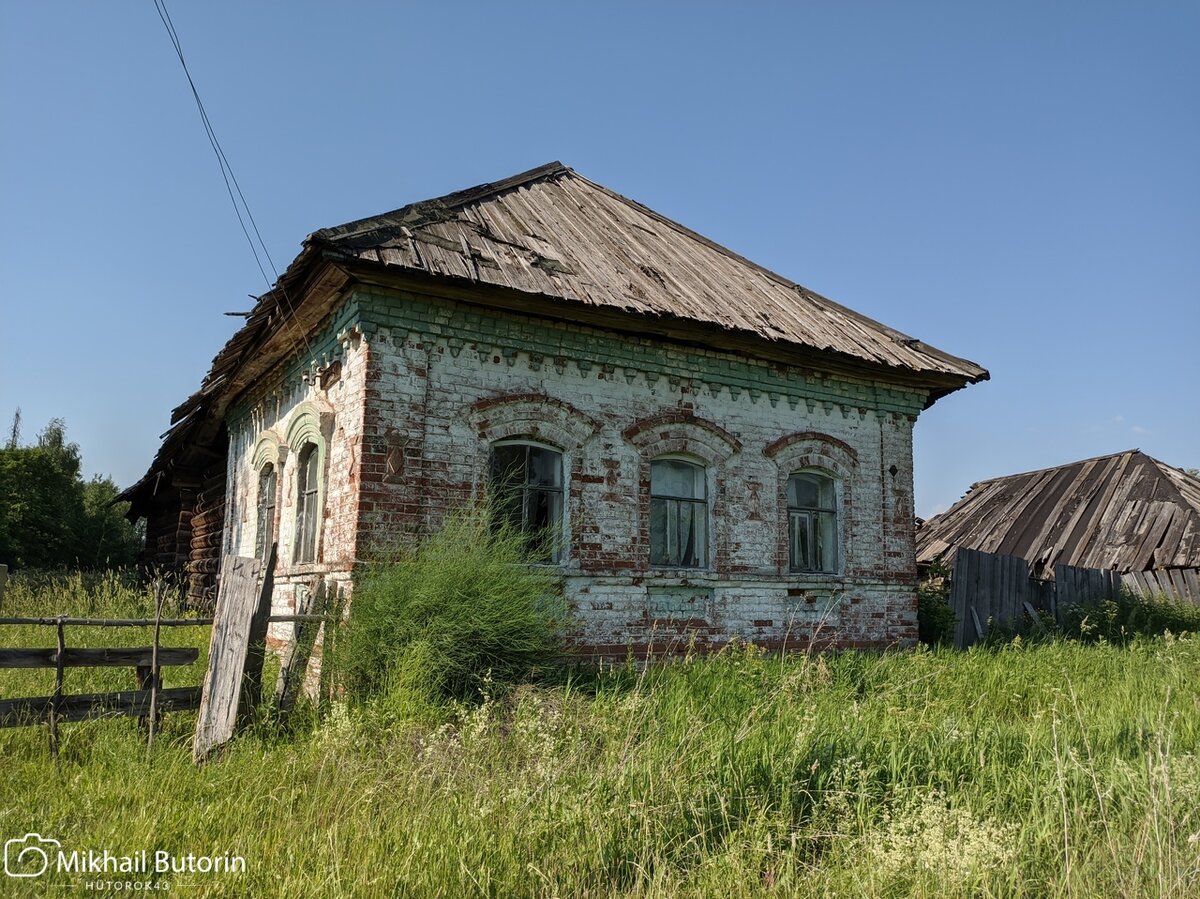 В этой деревне можно снимать кино. Люди ушли, а дома остались | Вятский  Хутор | Дзен