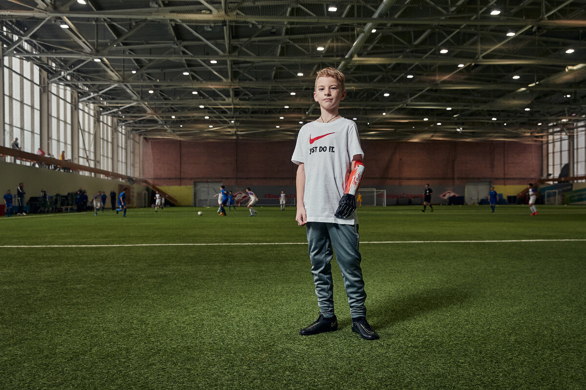 Дима искренне удивляется: Почему люди думают, если у меня нет руки, значит, я не умею играть в футбол?